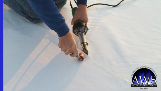 Heat-welding a roof membrane seam